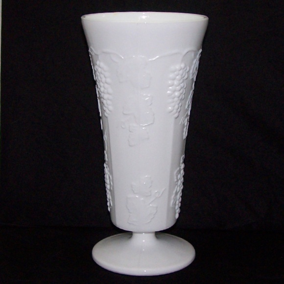 VTG Indiana Glass "Colony Harvest" Milk Glass Vase - Picture 4 of 9